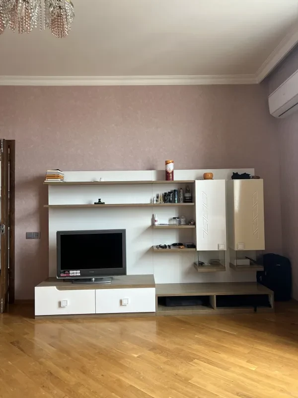 Kirayə verilir 2 otaqlı mənzil 70 m²