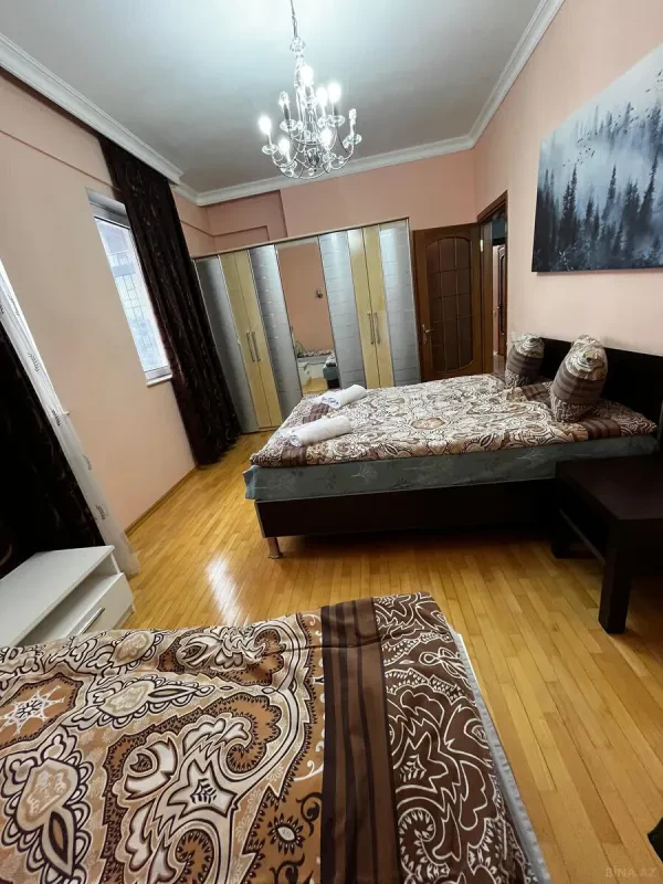 Kirayə verilir 4 otaqlı mənzil 160 m²