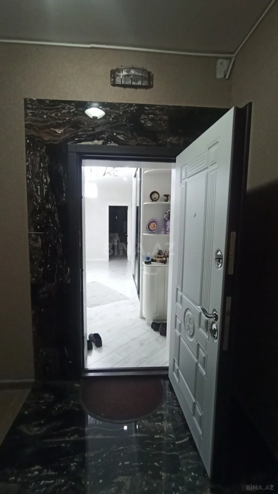 Satılır 4 otaqlı mənzil 147 m²