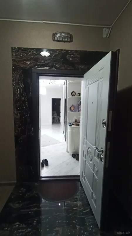 Satılır 4 otaqlı mənzil 147 m²