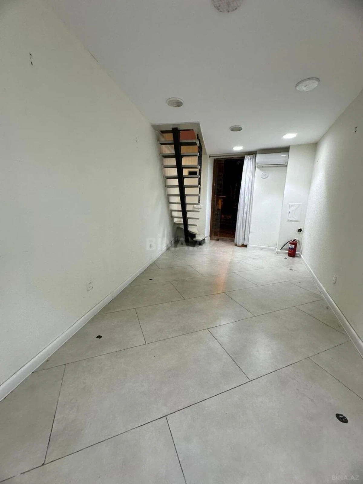 Satılır obyekt 32 m²