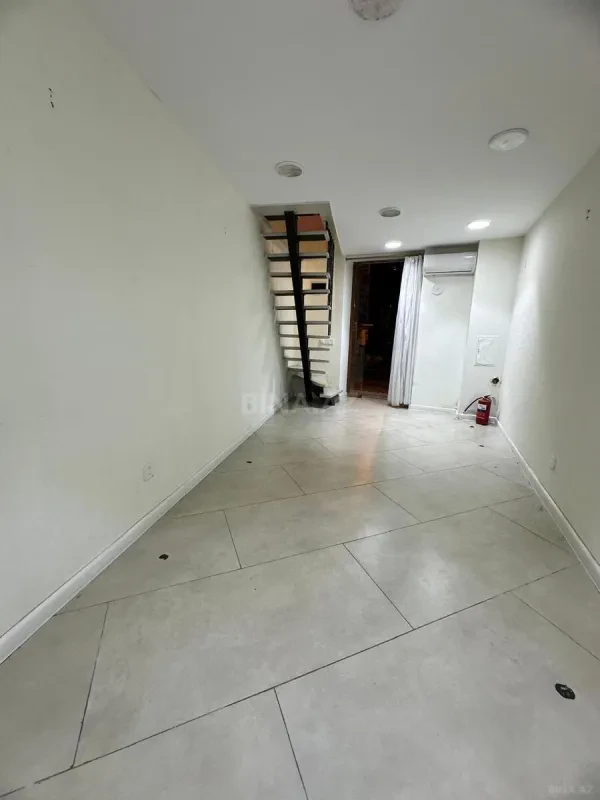 Satılır obyekt 32 m²