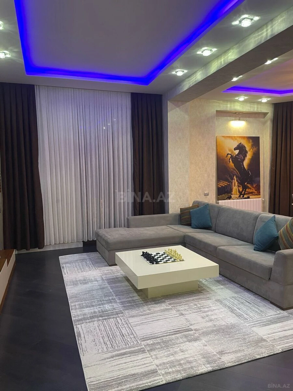 Kirayə verilir 3 otaqlı mənzil 150 m²