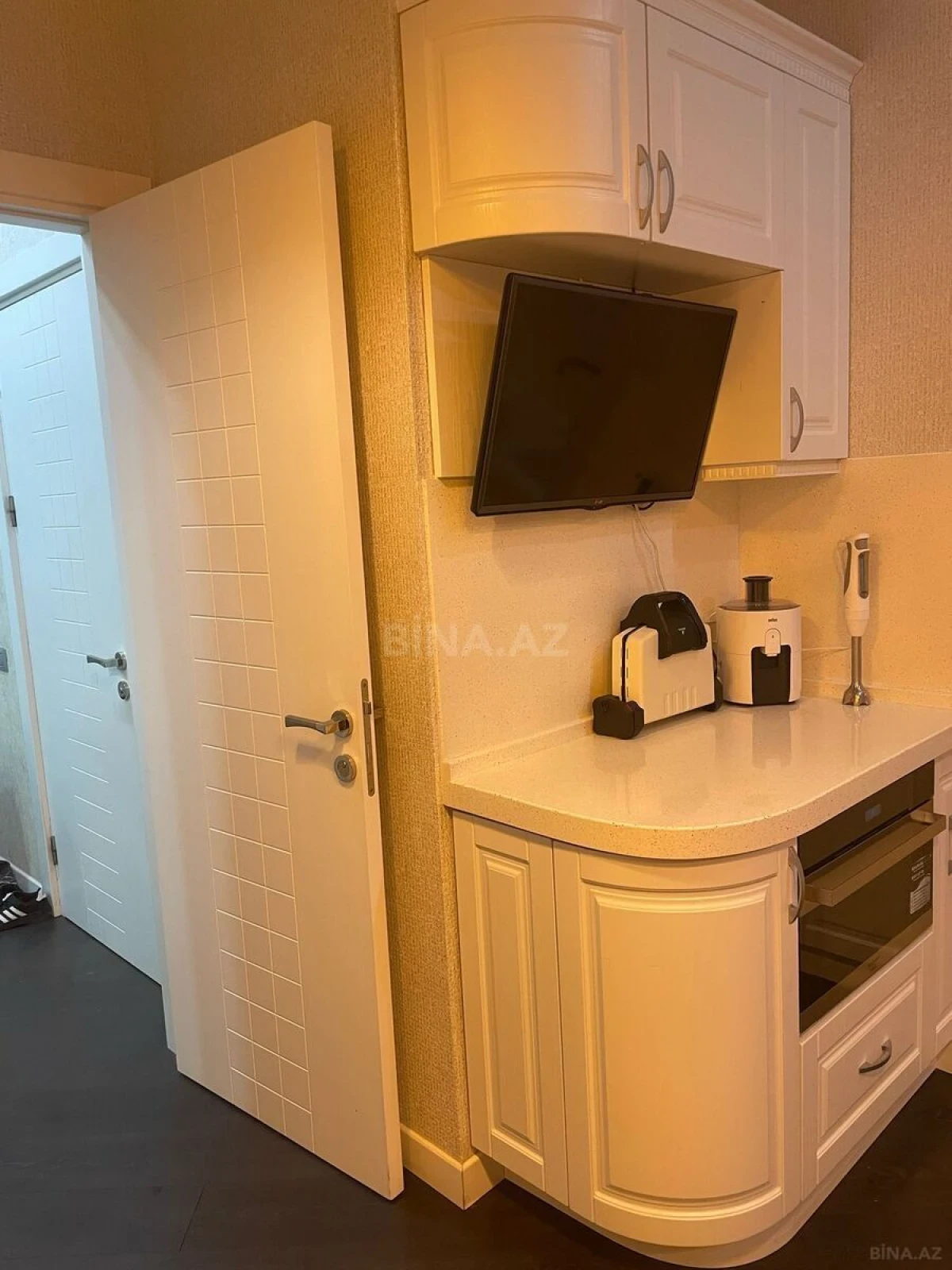 Kirayə verilir 3 otaqlı mənzil 150 m²