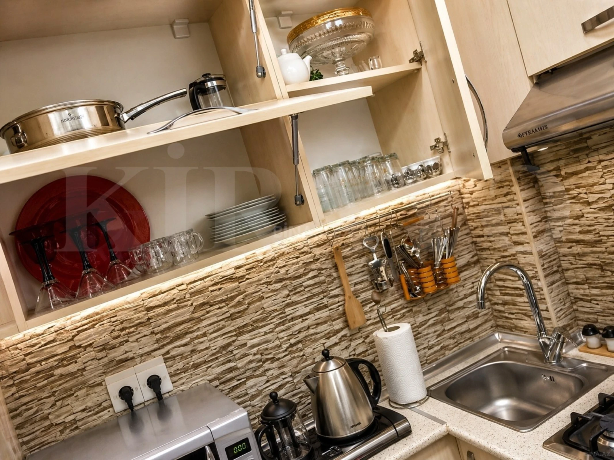 Kirayə verilir 2 otaqlı mənzil 60 m²