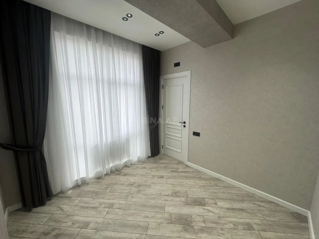 Satılır 4 otaqlı mənzil 127 m²
