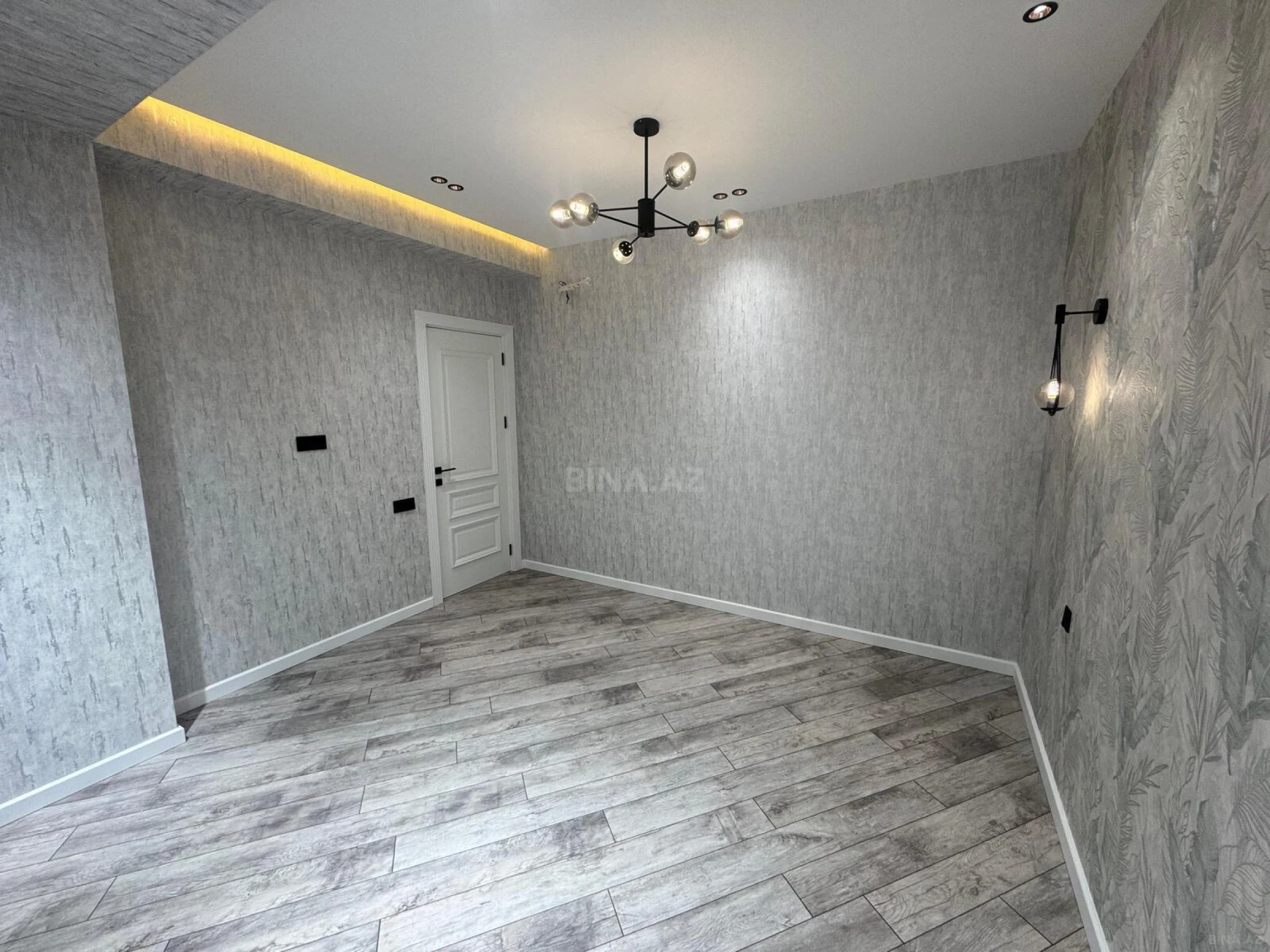 Satılır 4 otaqlı mənzil 127 m²