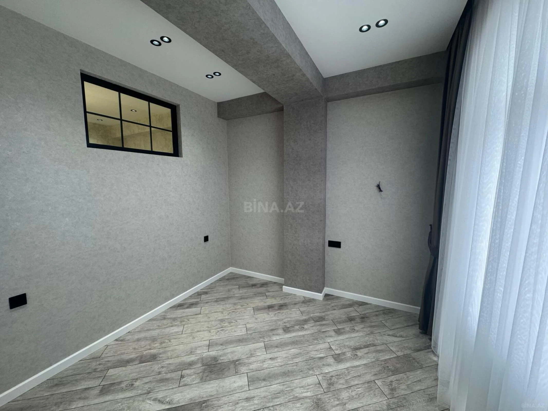 Satılır 4 otaqlı mənzil 127 m²