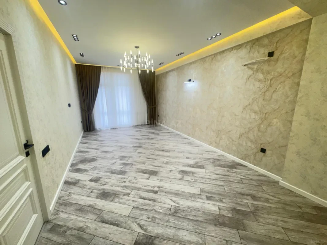 Satılır 4 otaqlı mənzil 127 m²