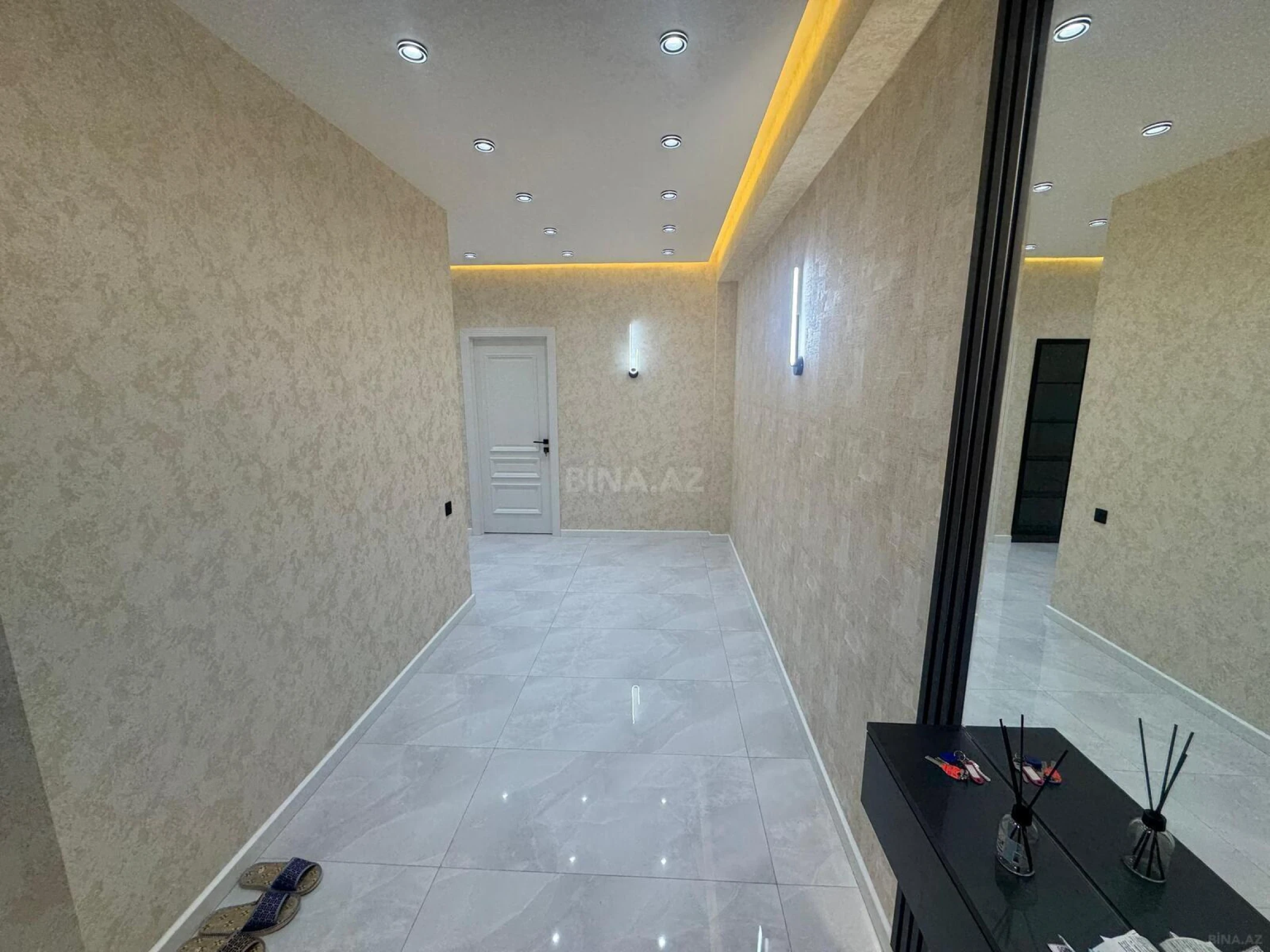 Satılır 4 otaqlı mənzil 127 m²
