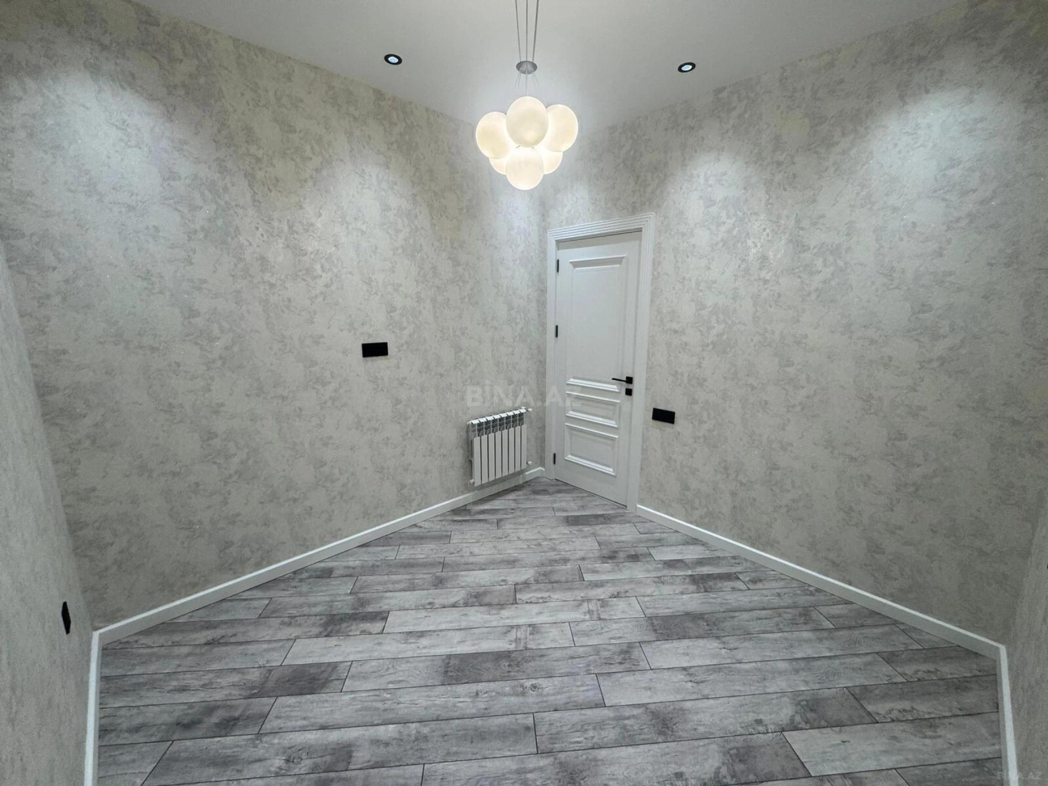 Satılır 4 otaqlı mənzil 127 m²
