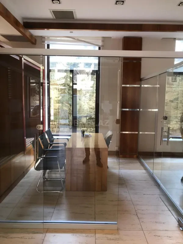 Kirayə verilir 7 otaqlı ofis 220 m²