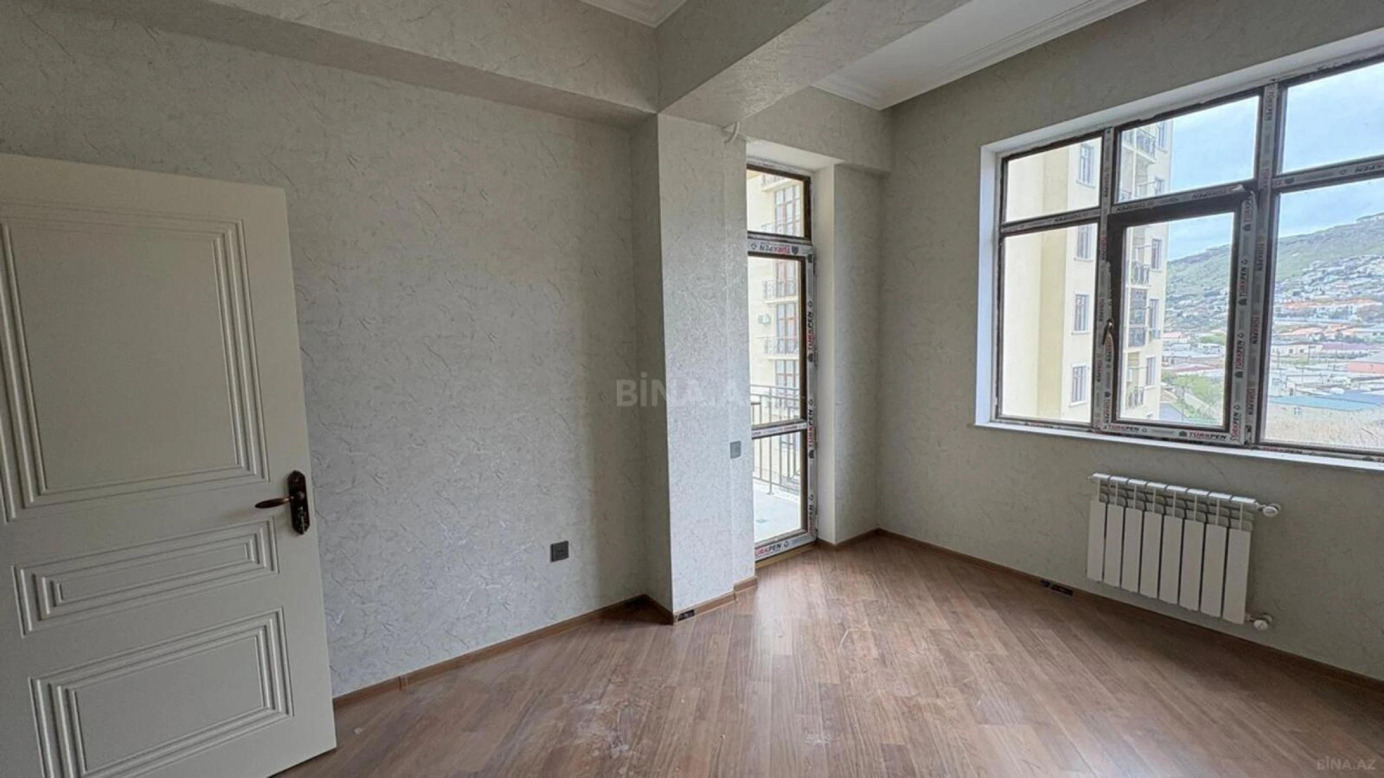 Satılır 2 otaqlı mənzil 102 m²
