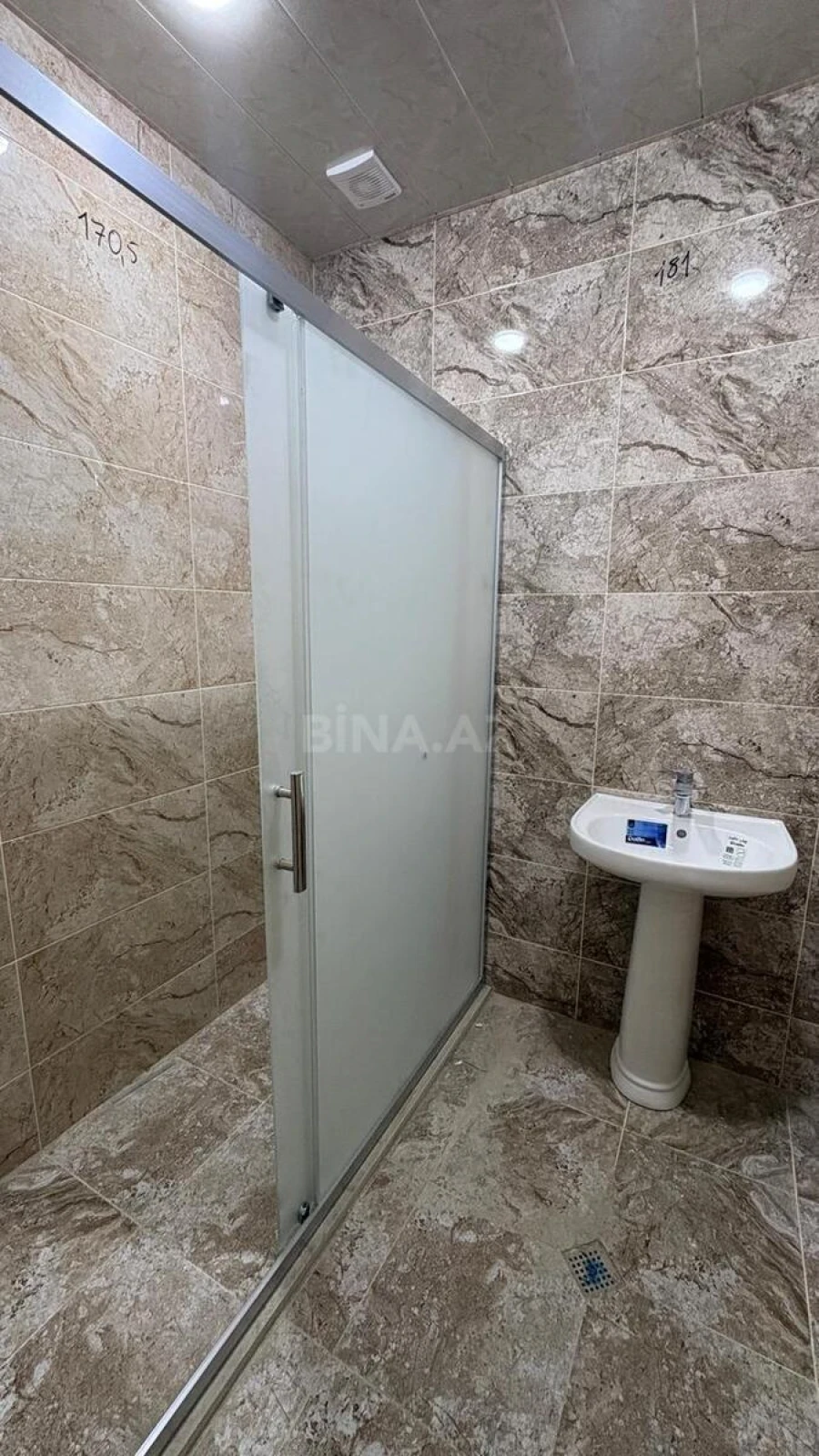 Satılır 2 otaqlı mənzil 102 m²