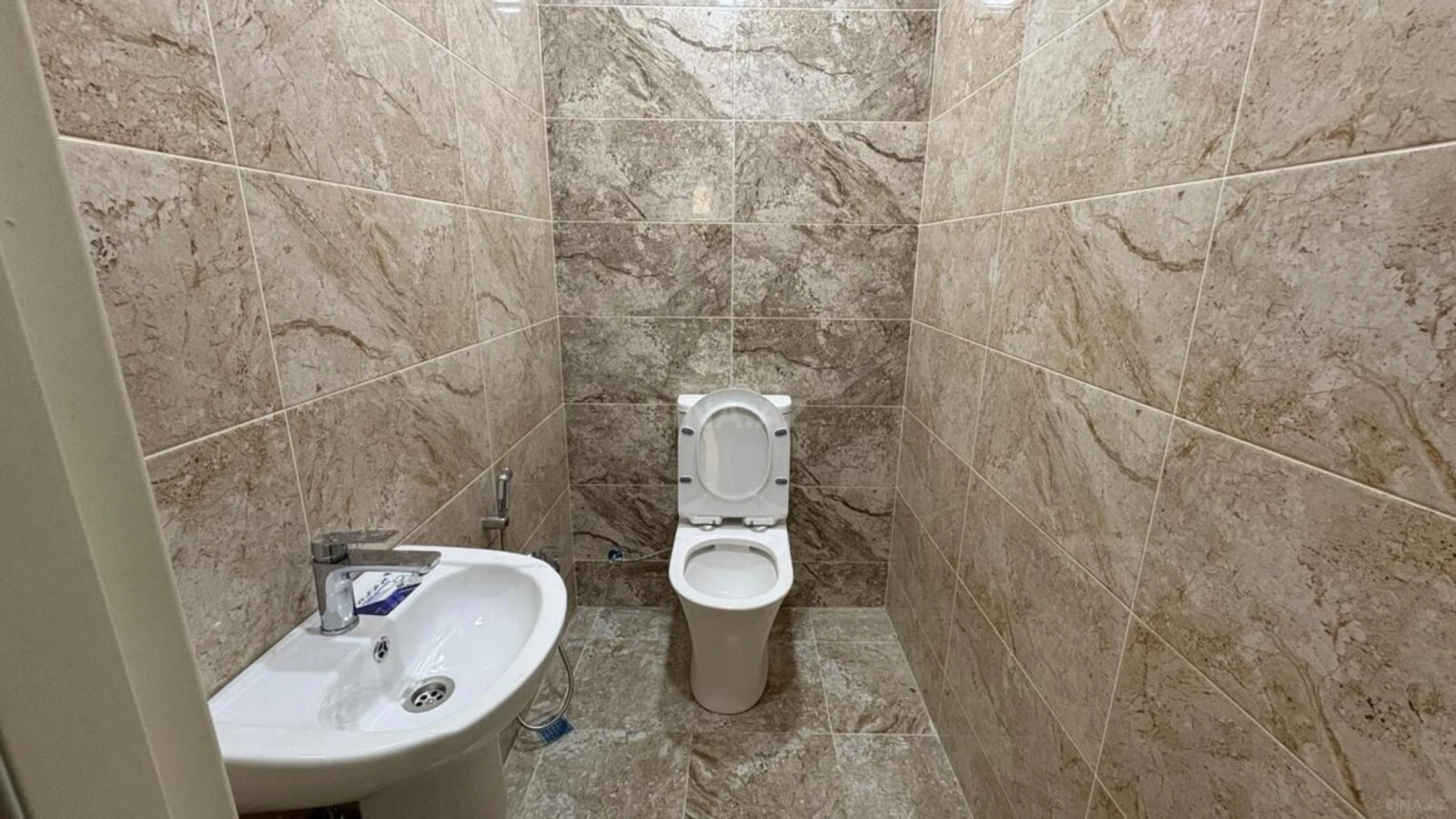 Satılır 2 otaqlı mənzil 102 m²