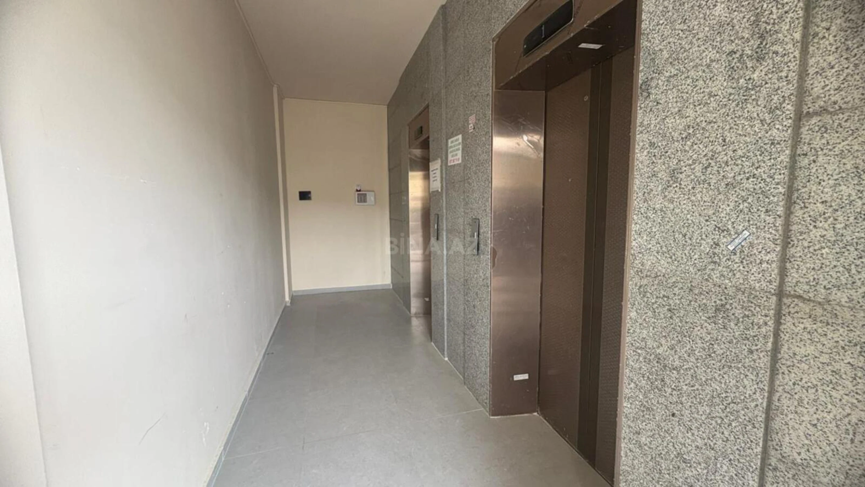 Satılır 2 otaqlı mənzil 102 m²