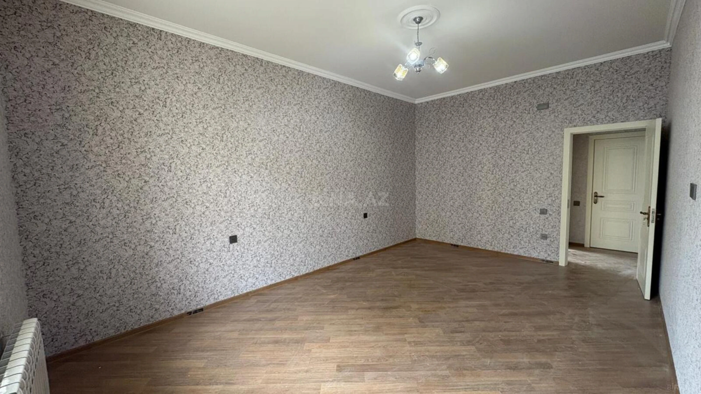 Satılır 2 otaqlı mənzil 102 m²