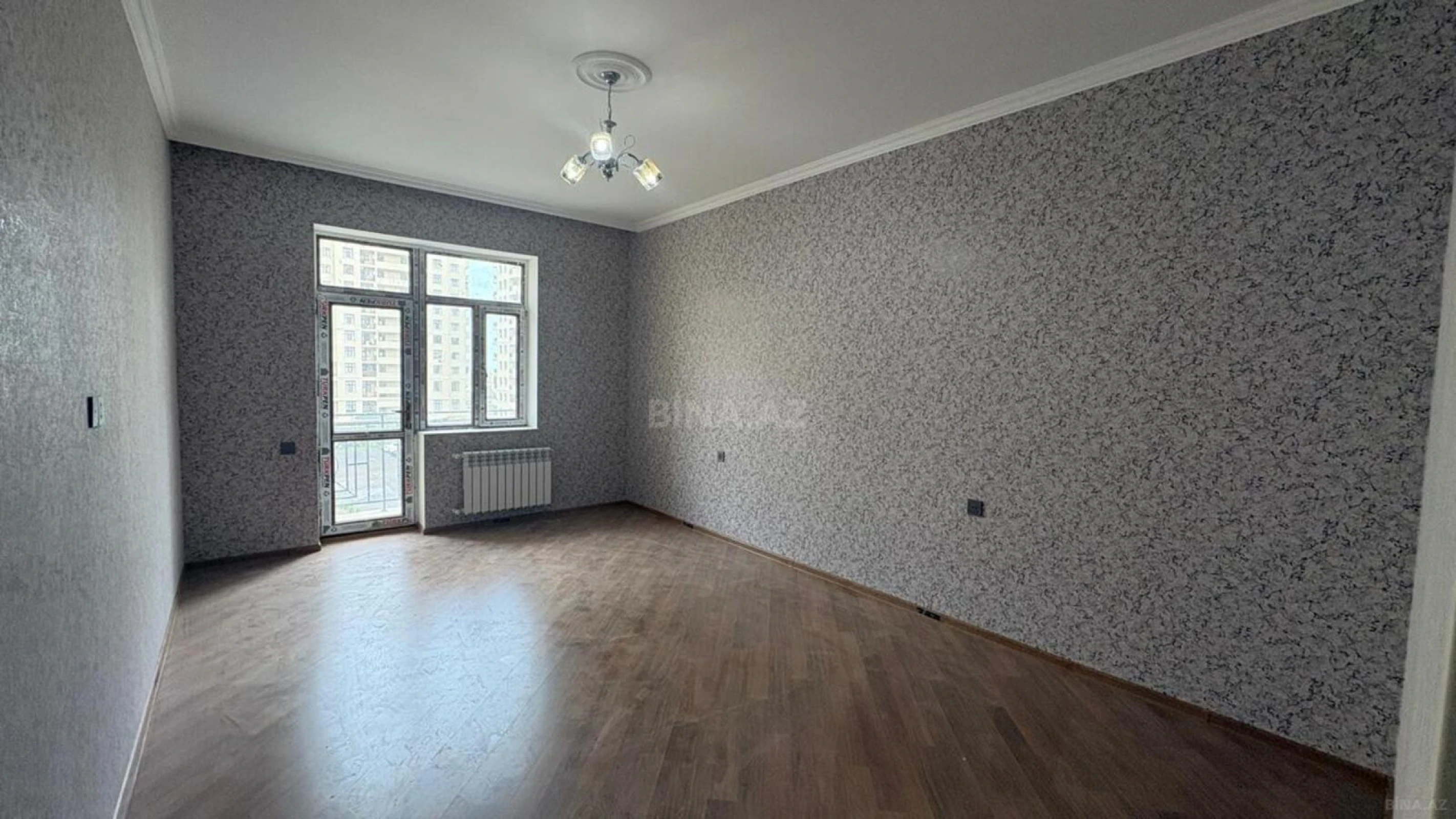 Satılır 2 otaqlı mənzil 102 m²