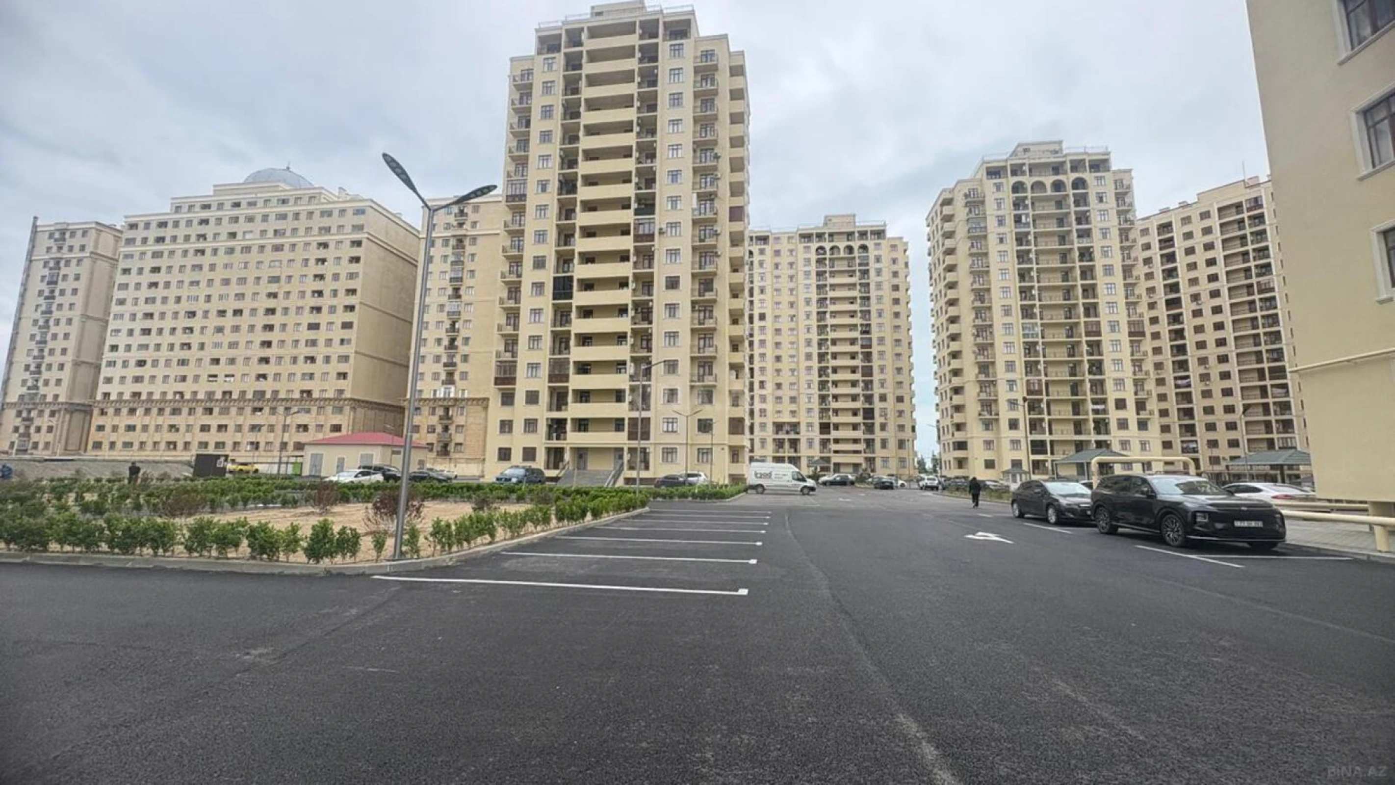 Satılır 2 otaqlı mənzil 102 m²