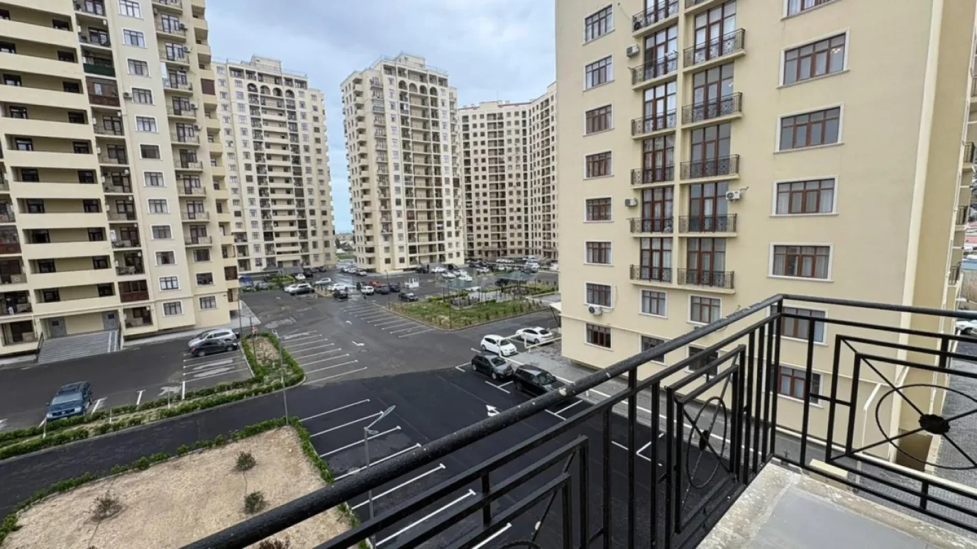 Satılır 2 otaqlı mənzil 102 m²
