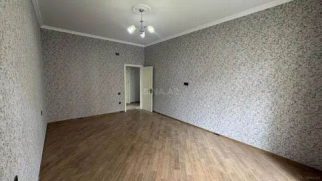 Satılır 2 otaqlı mənzil 102 m²