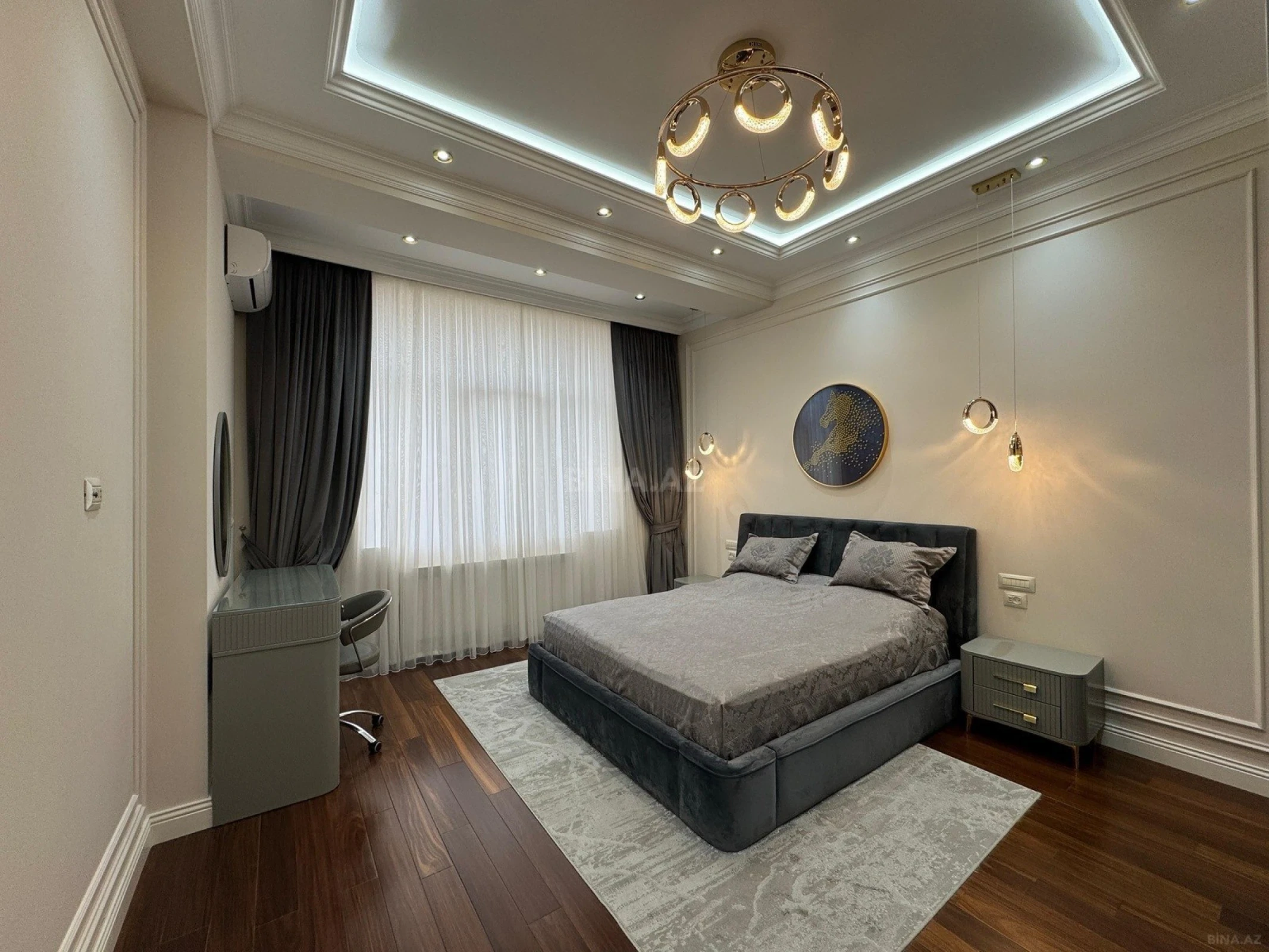 Satılır 4 otaqlı mənzil 200 m²