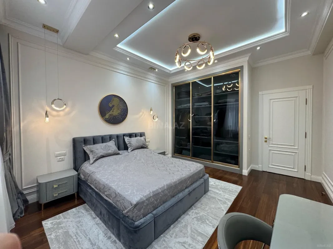 Satılır 4 otaqlı mənzil 200 m²