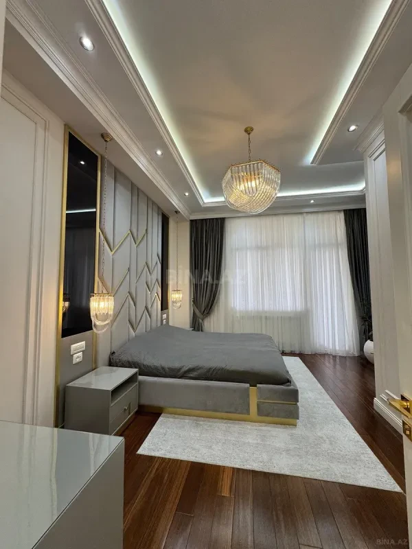 Satılır 4 otaqlı mənzil 200 m²