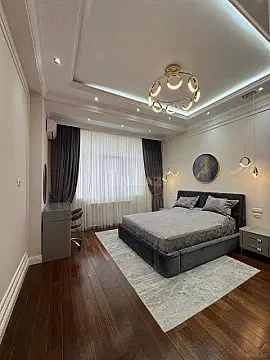Satılır 4 otaqlı mənzil 200 m²