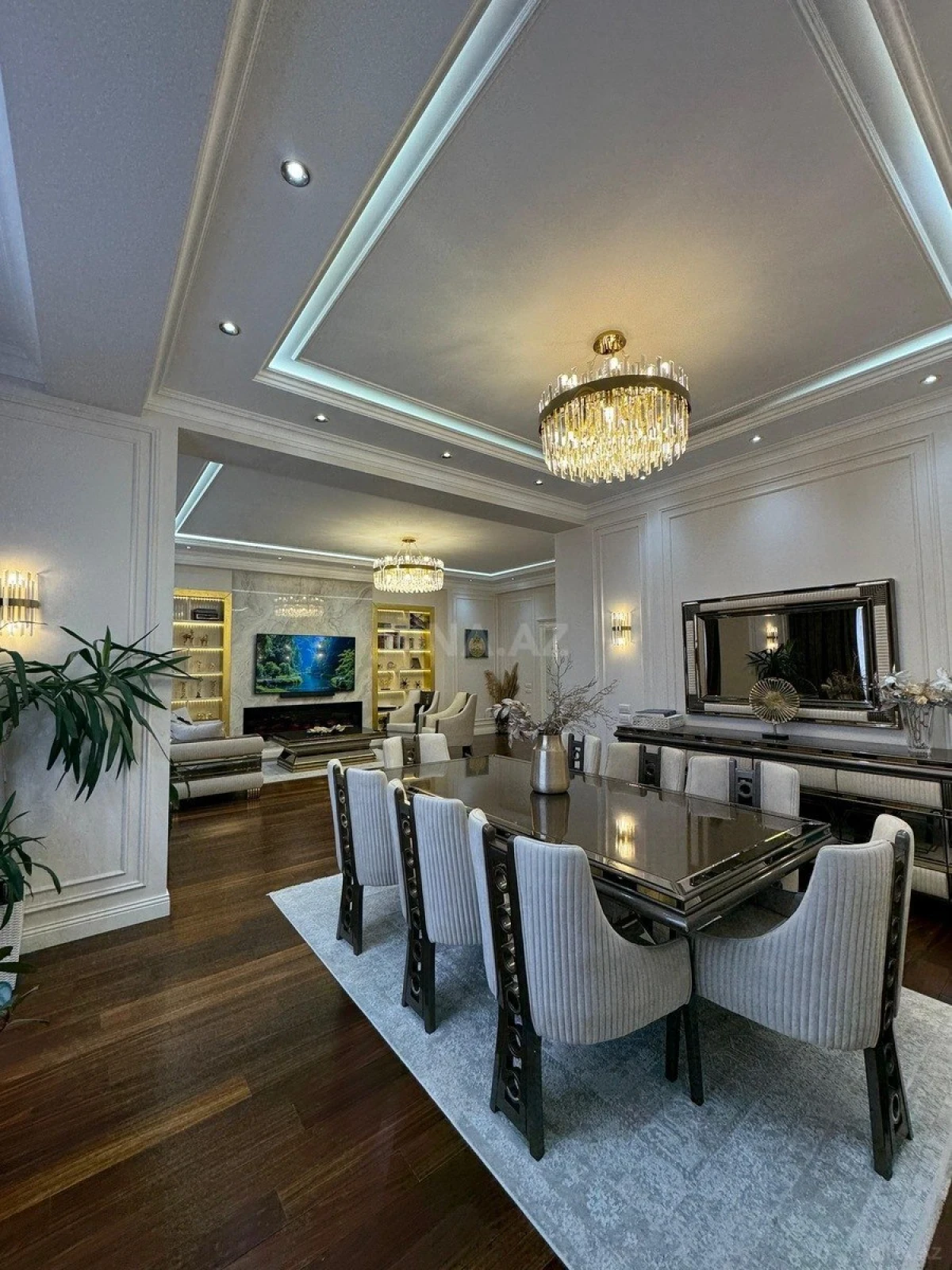 Satılır 4 otaqlı mənzil 200 m²