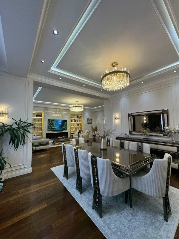Satılır 4 otaqlı mənzil 200 m²