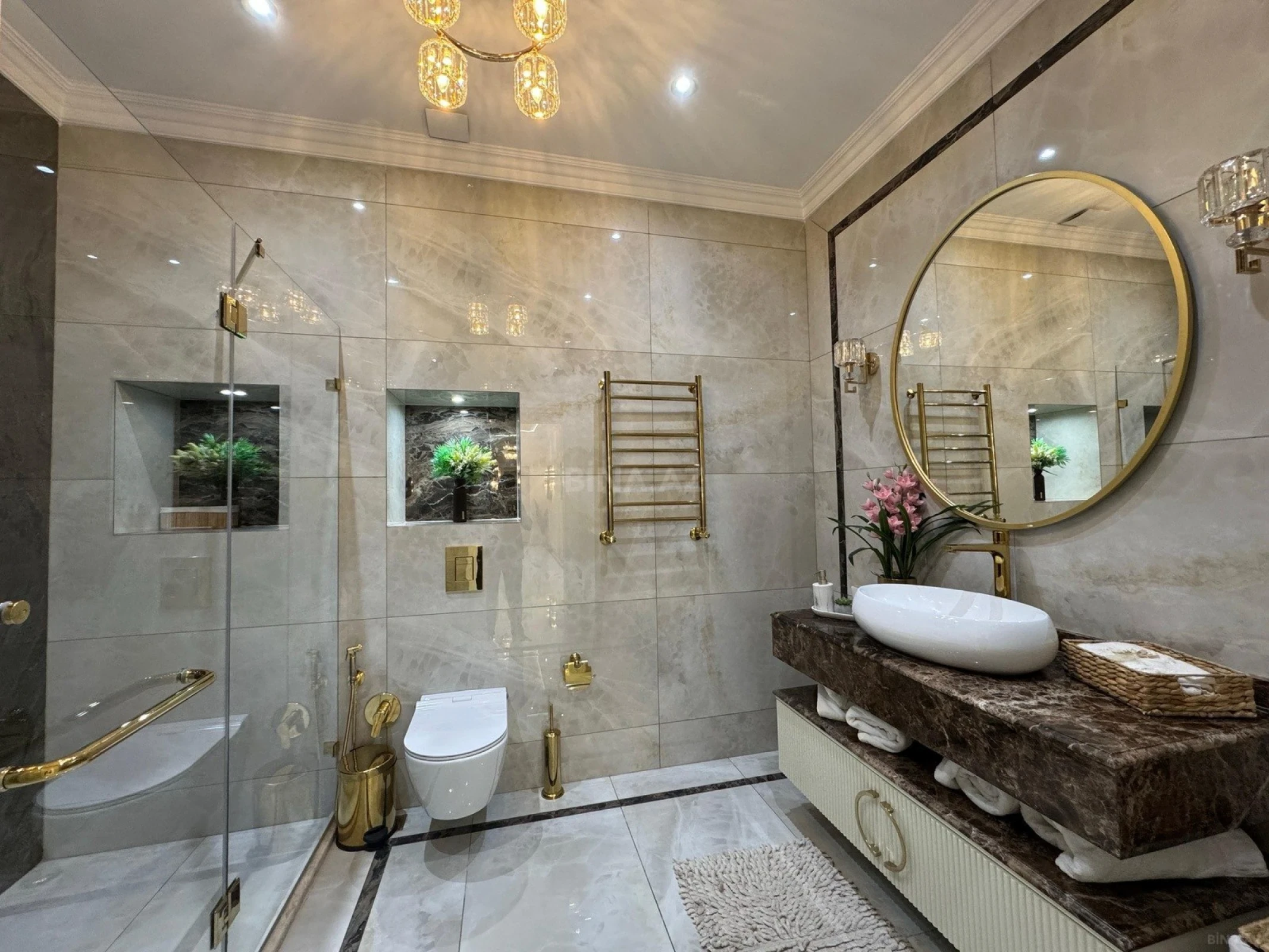 Satılır 4 otaqlı mənzil 200 m²