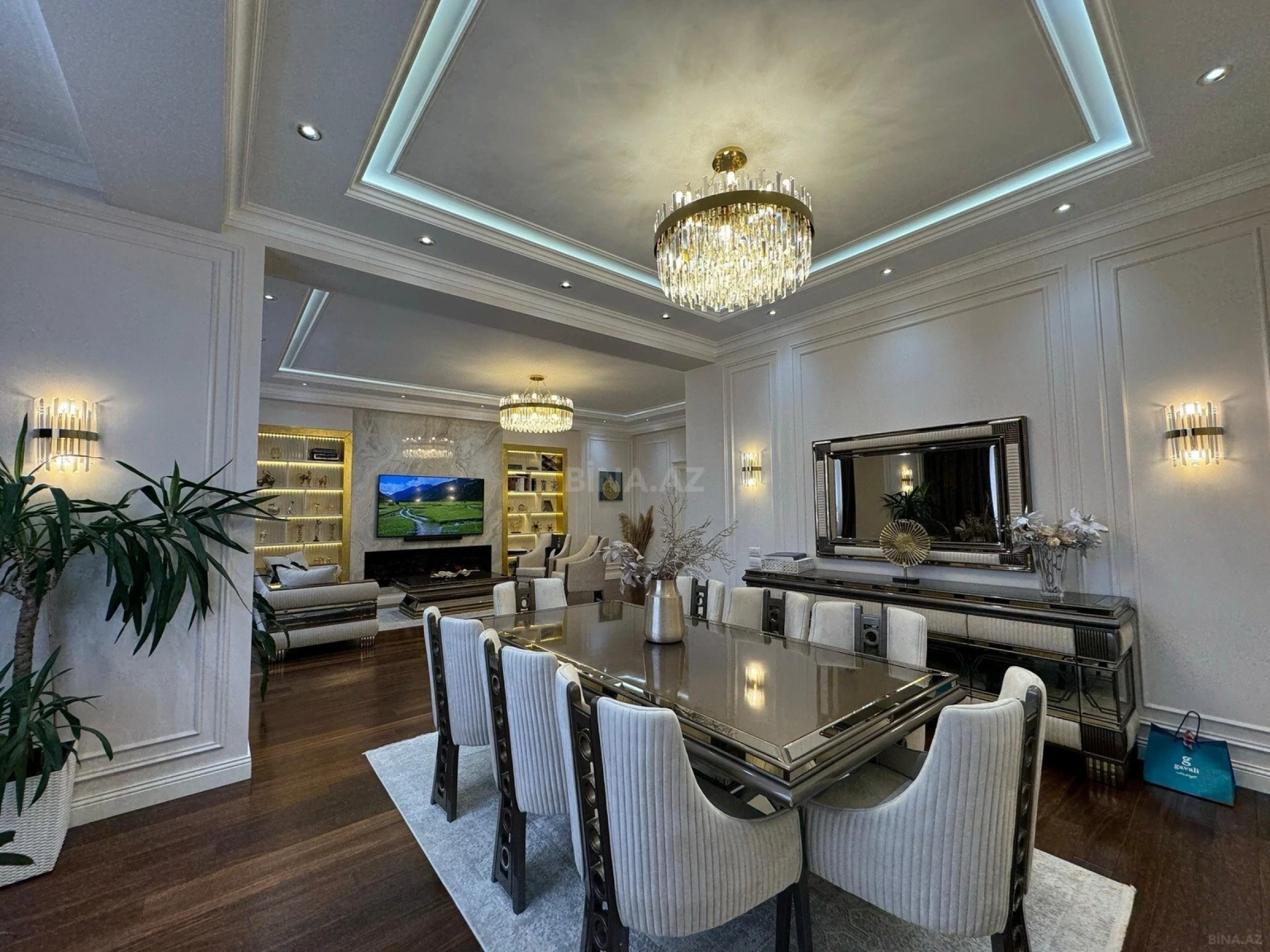 Satılır 4 otaqlı mənzil 200 m²