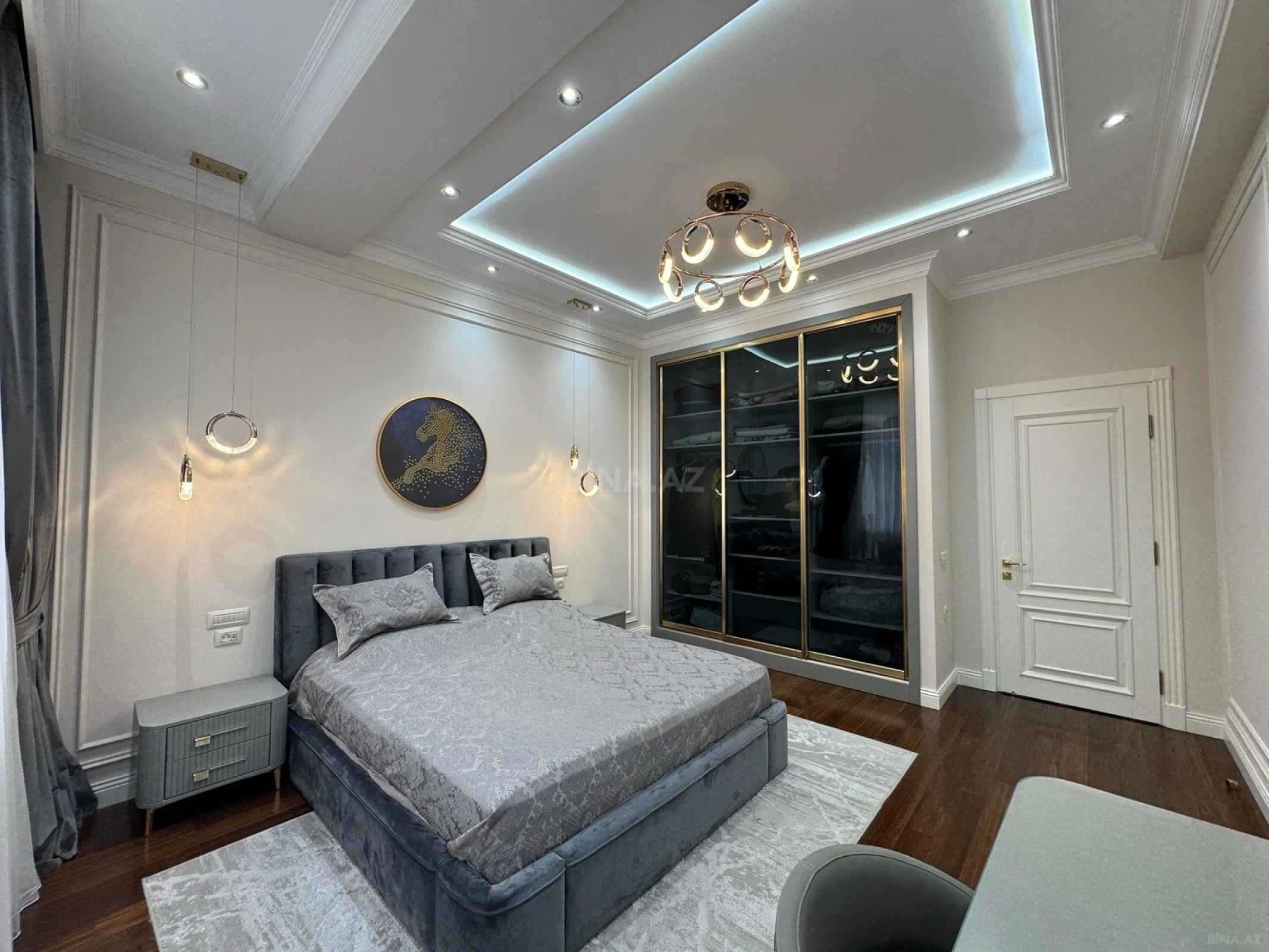 Satılır 4 otaqlı mənzil 200 m²