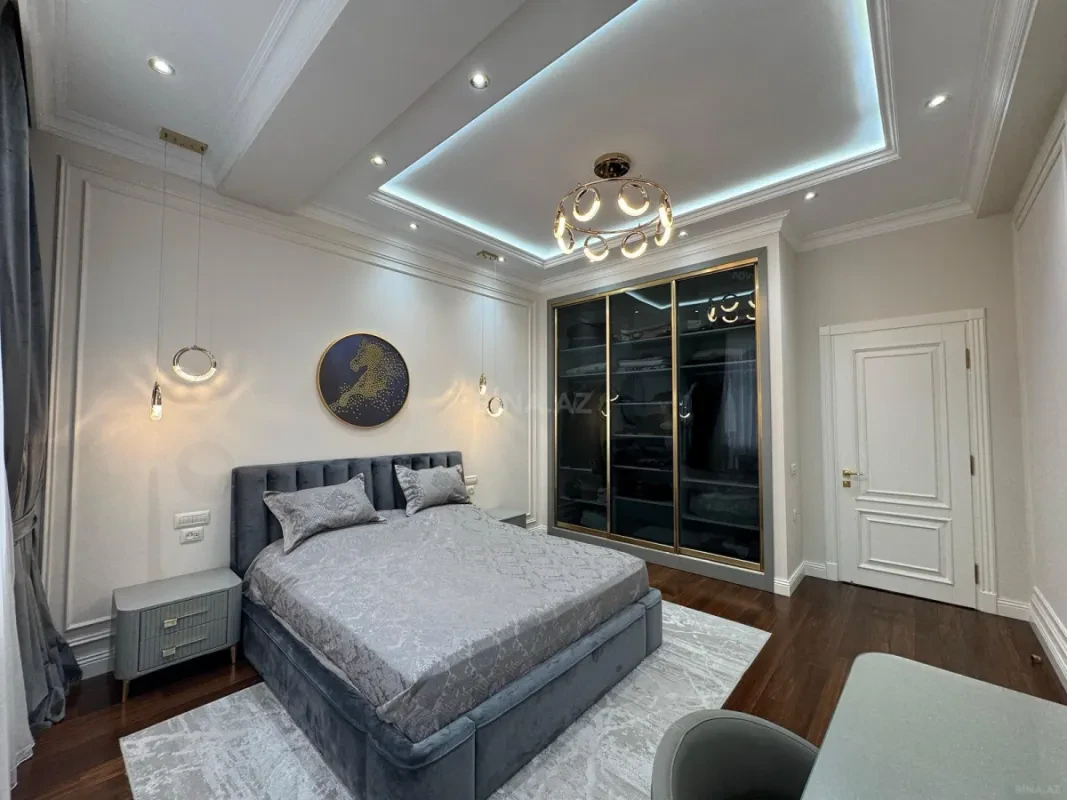 Satılır 4 otaqlı mənzil 200 m²