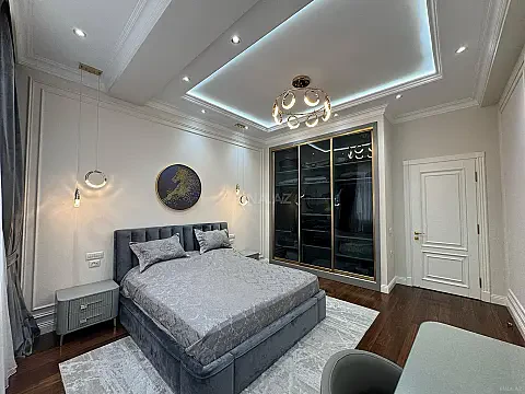 Satılır 4 otaqlı mənzil 200 m²