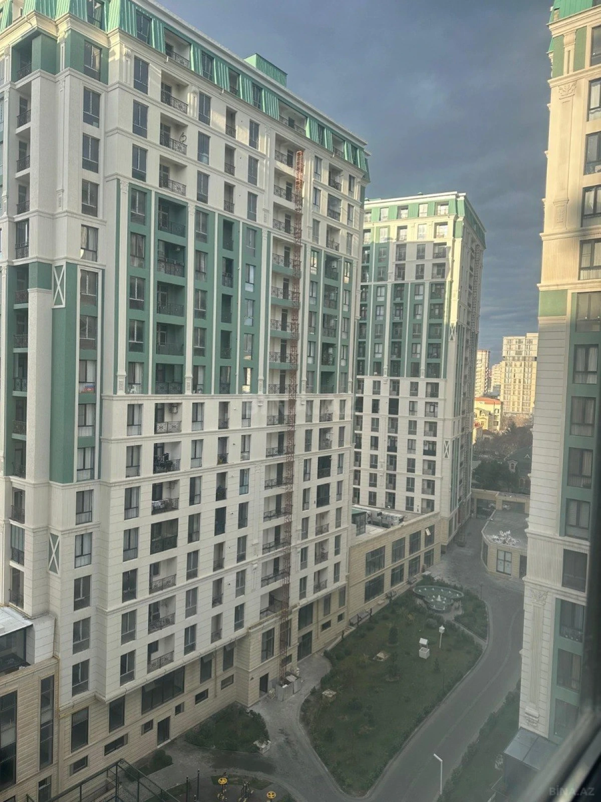 Kirayə verilir 2 otaqlı mənzil 81 m²