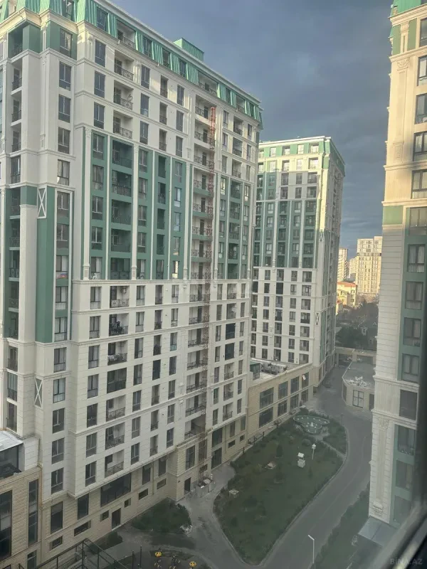 Kirayə verilir 2 otaqlı mənzil 81 m²