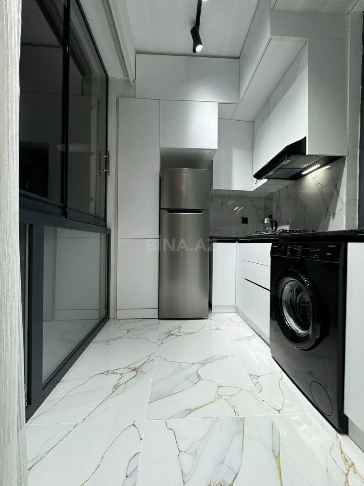 Kirayə verilir 2 otaqlı mənzil 81 m²