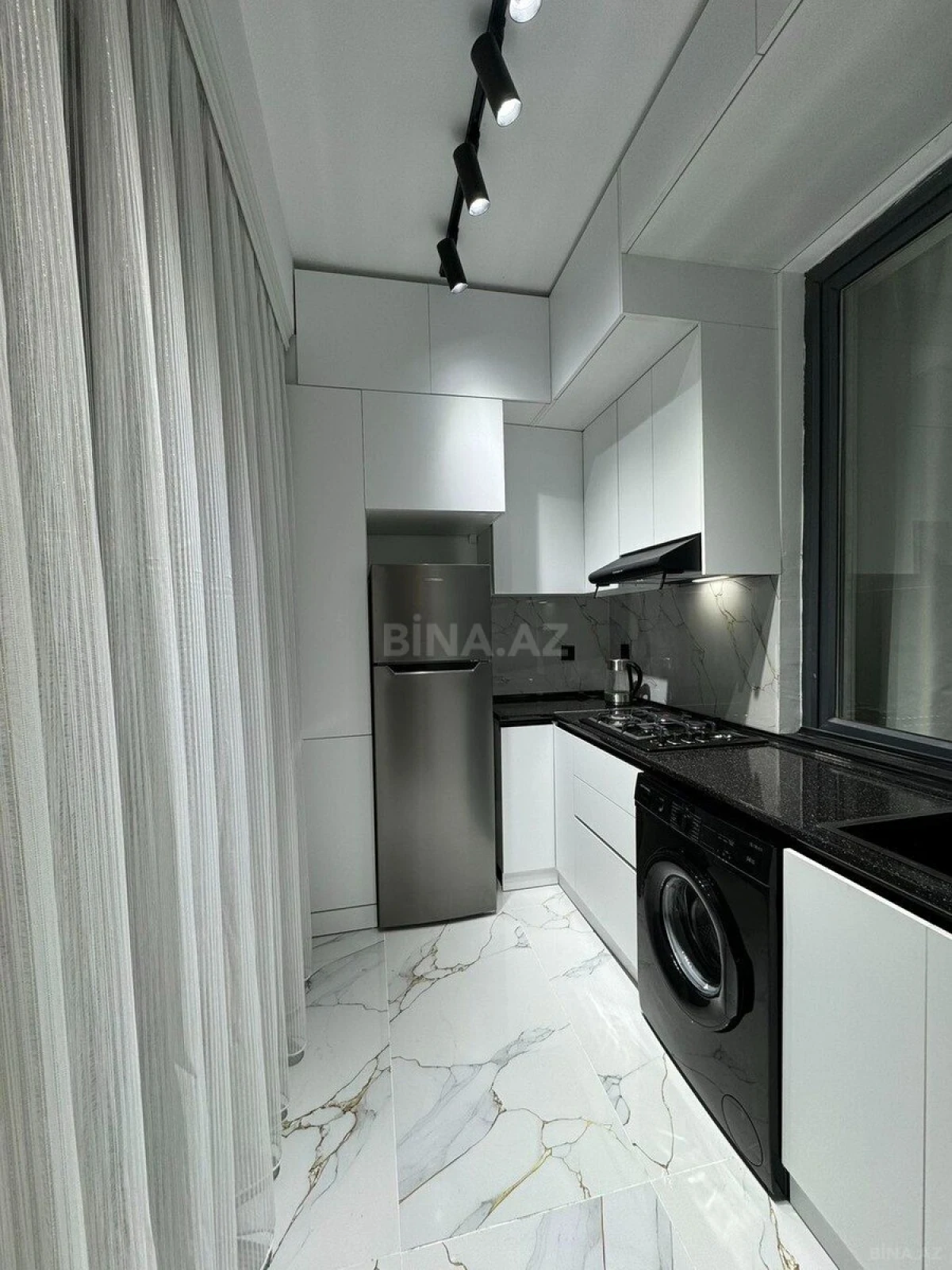 Kirayə verilir 2 otaqlı mənzil 81 m²