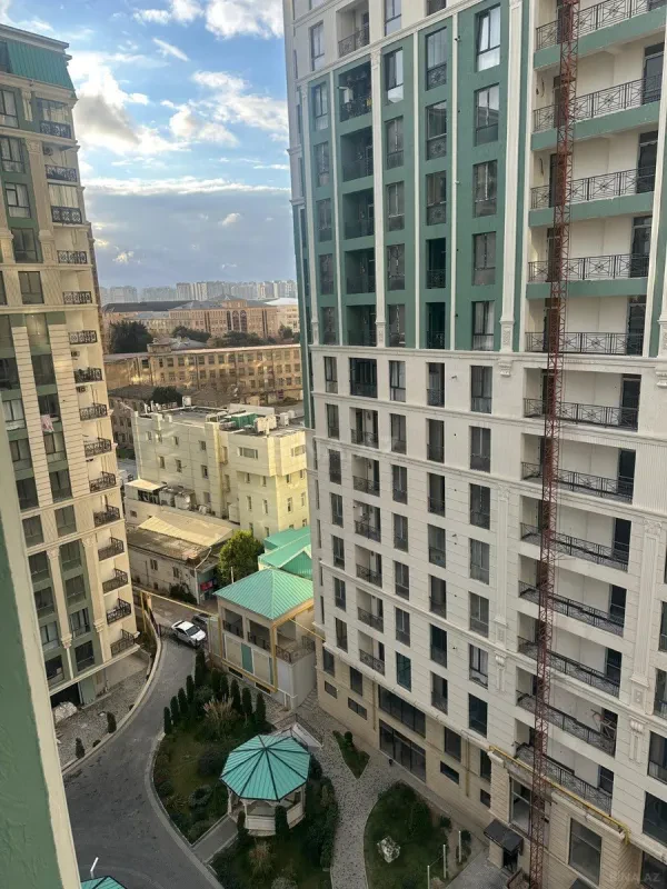 Kirayə verilir 2 otaqlı mənzil 81 m²