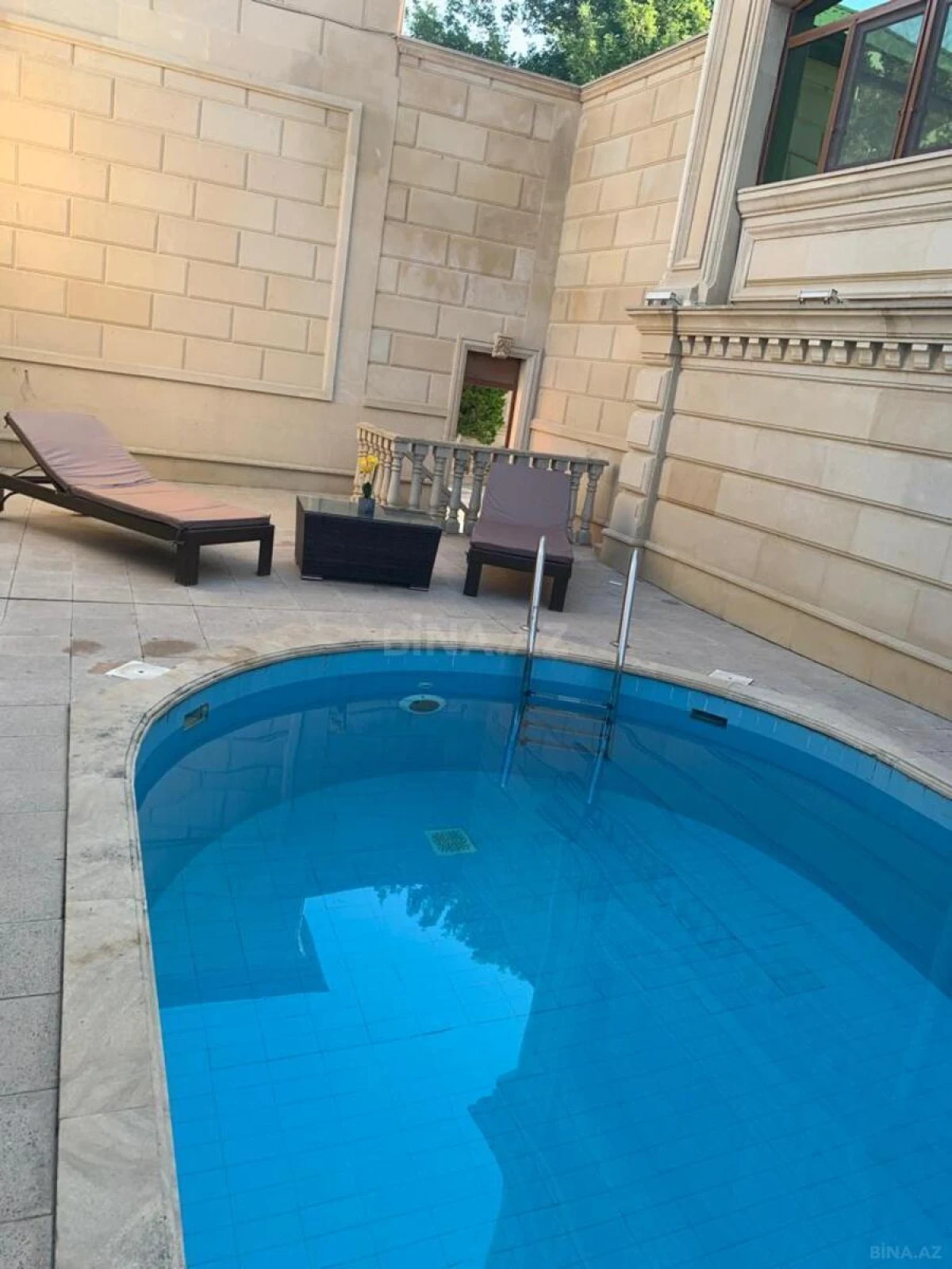 Kirayə verilir 9 otaqlı həyət evi 300 m²