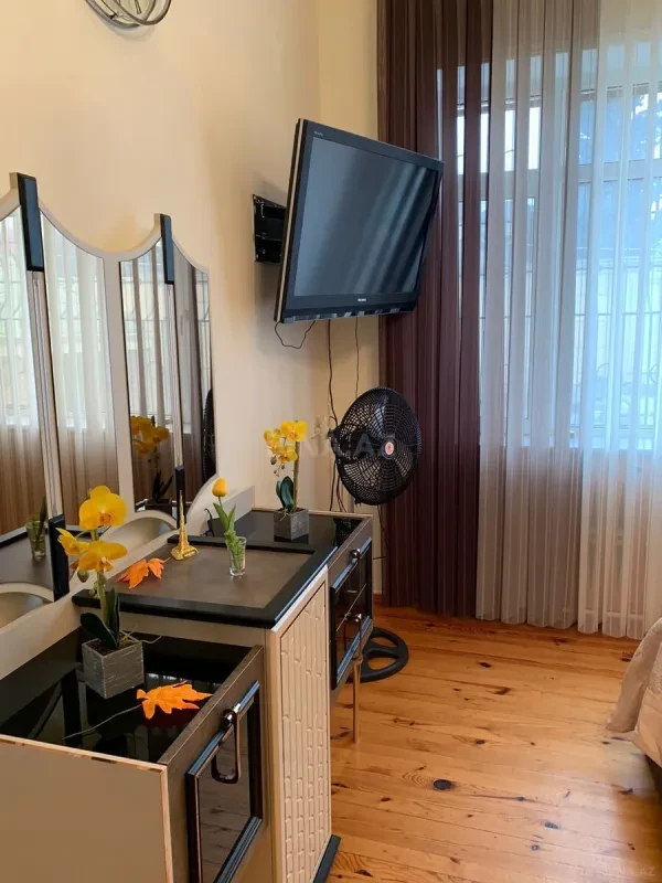 Kirayə verilir 9 otaqlı həyət evi 300 m²