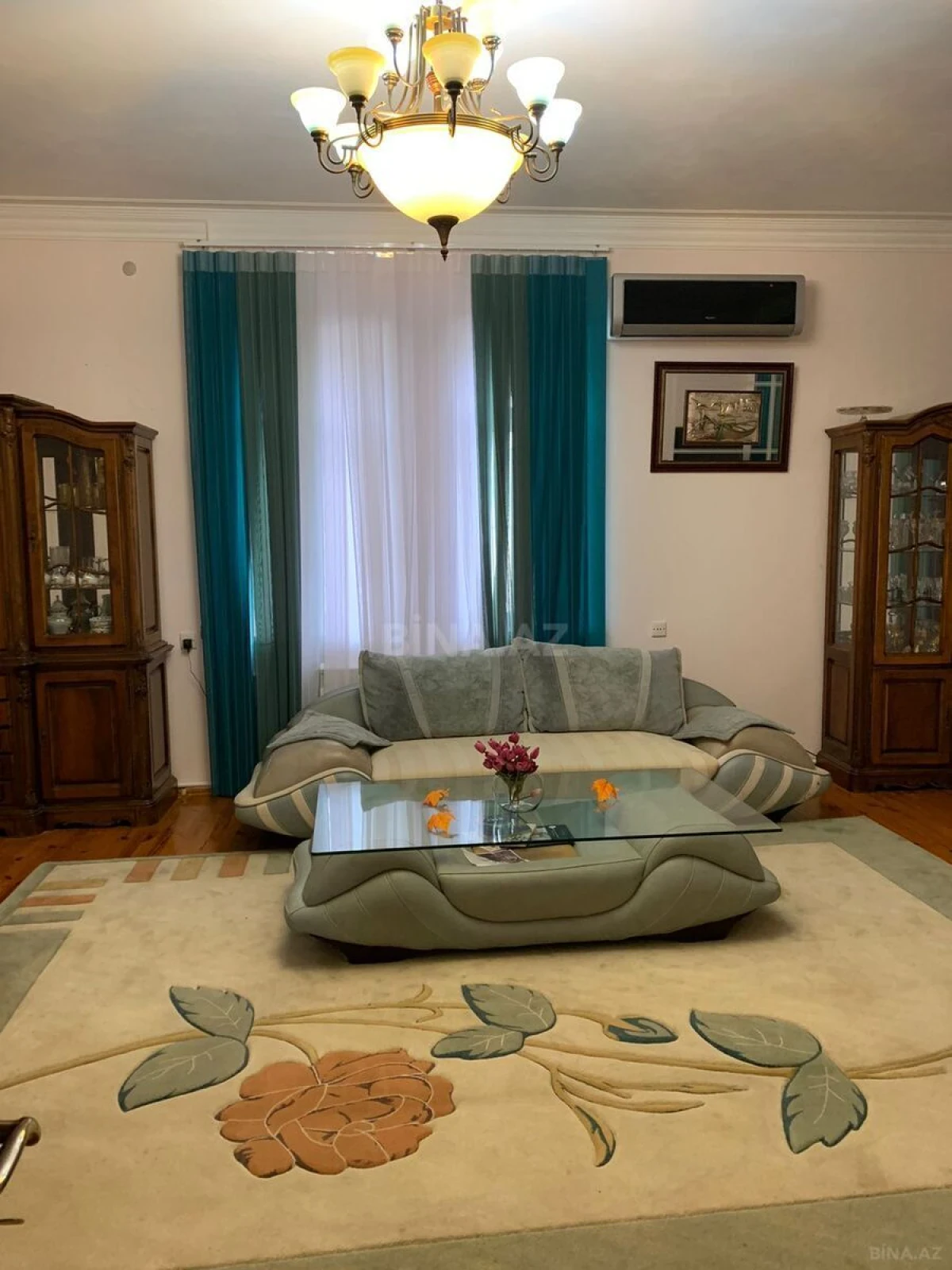 Kirayə verilir 9 otaqlı həyət evi 300 m²