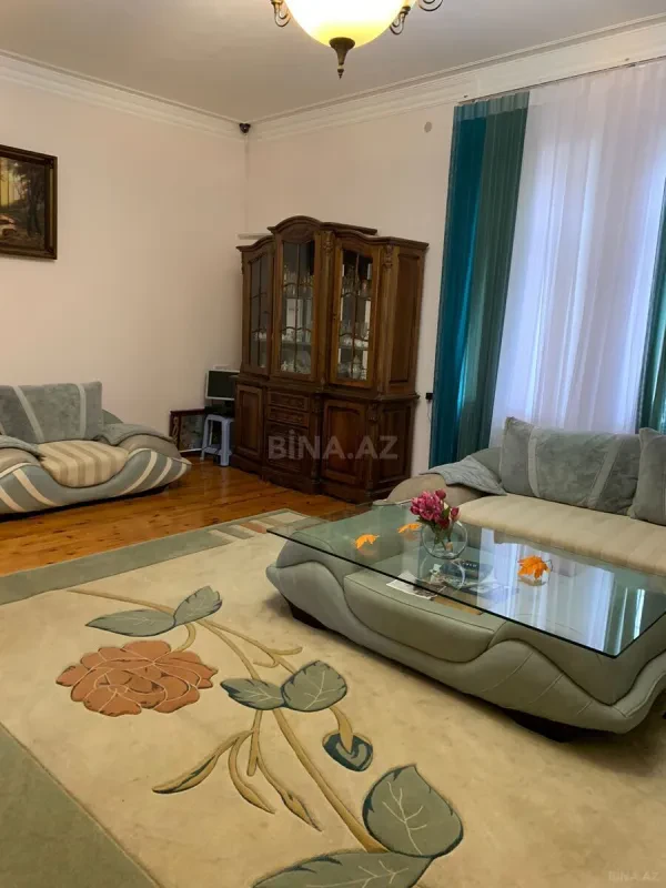 Kirayə verilir 9 otaqlı həyət evi 300 m²