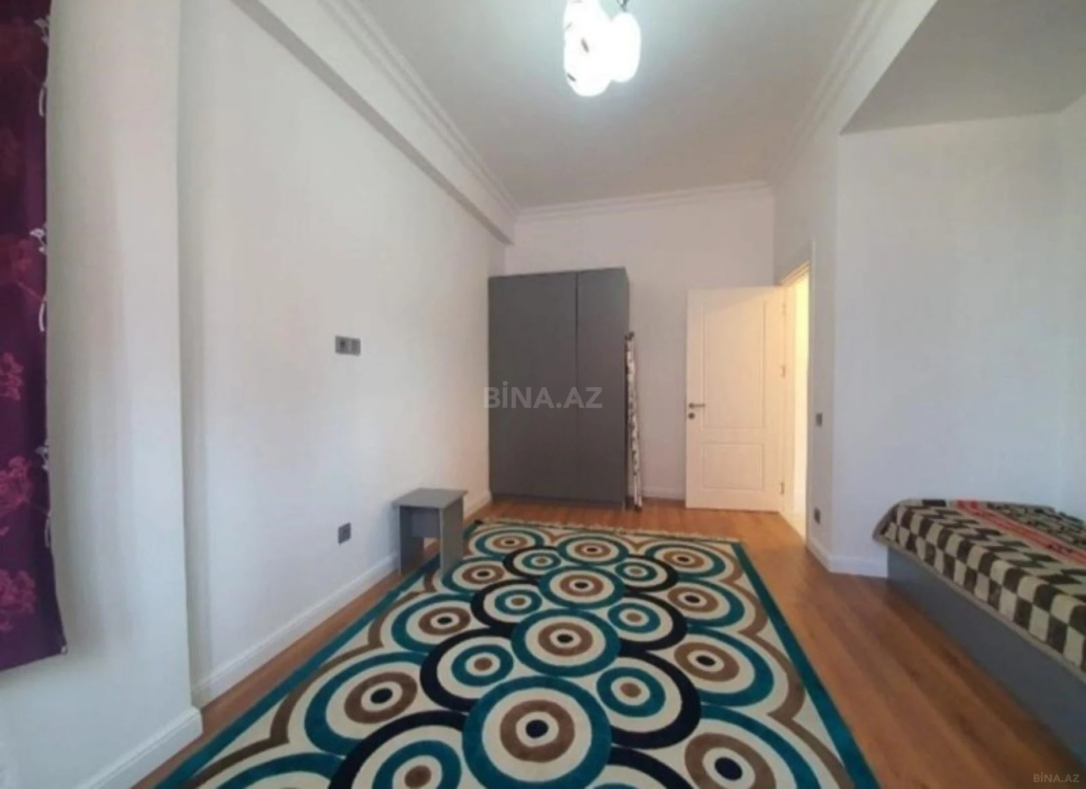 Kirayə verilir 4 otaqlı mənzil 150 m²