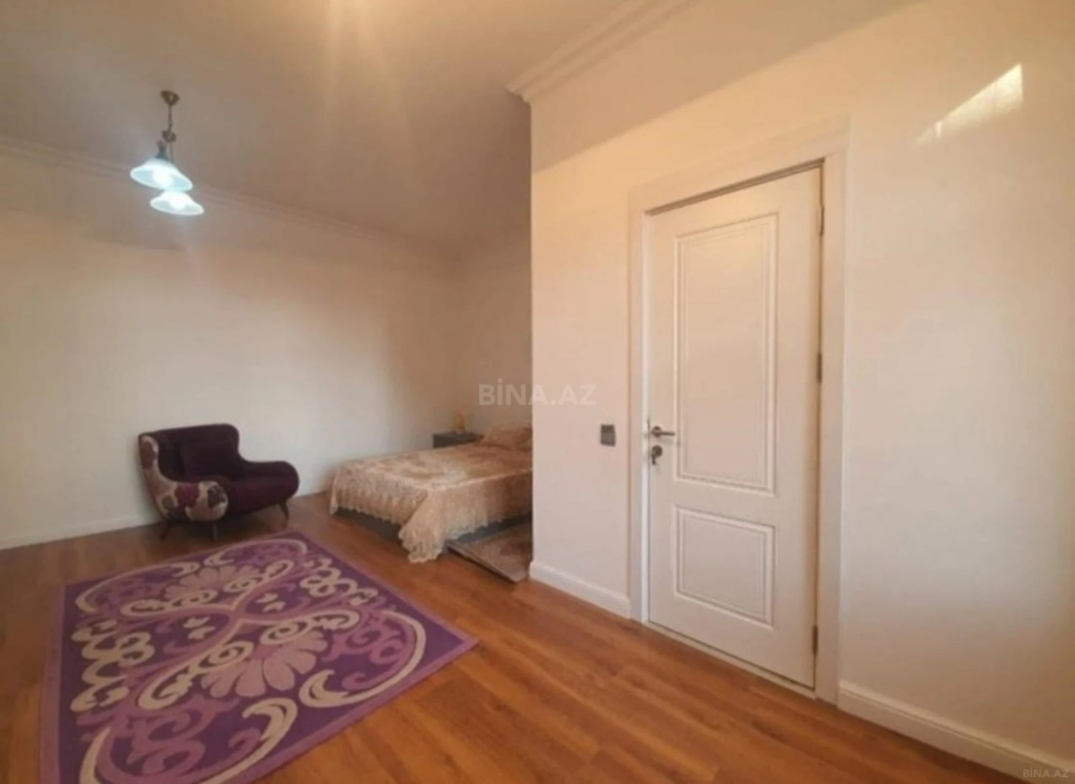 Kirayə verilir 4 otaqlı mənzil 150 m²