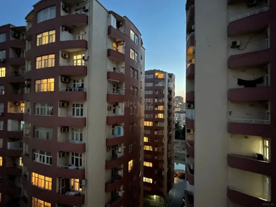 Kirayə verilir 4 otaqlı mənzil 150 m²