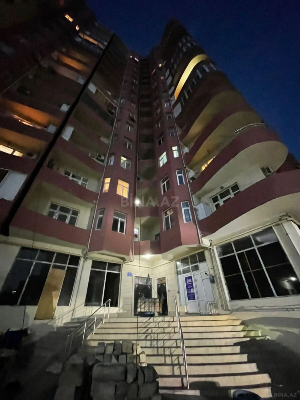 Kirayə verilir 4 otaqlı mənzil 150 m²