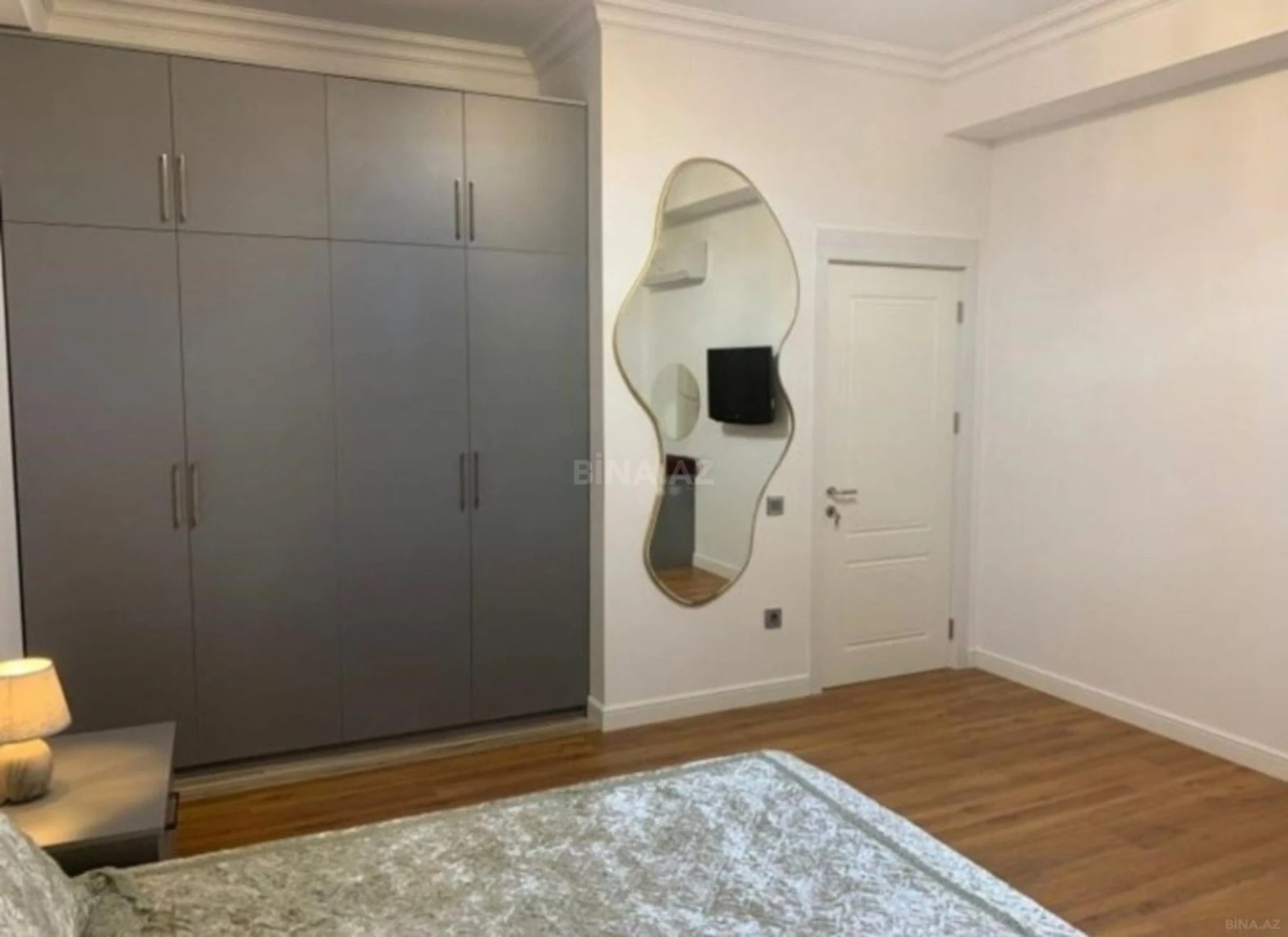 Kirayə verilir 4 otaqlı mənzil 150 m²